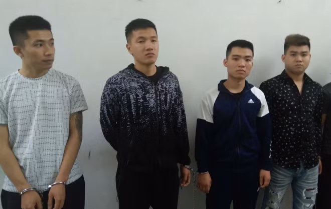 Vac 3 khau sung ban chet nguoi, 5 thanh nien 9X bi bat