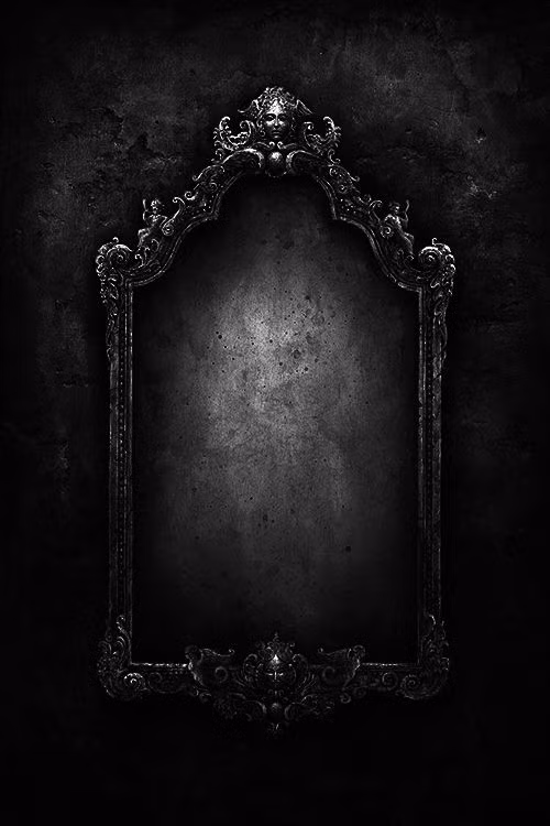 Từ truyền thuyết này, nhiều người đã thử và cho rằng đã nhìn thấy hồn ma Bloody Mary hiện ra trong gương, thậm chí còn tuyên bố đã bị cô tấn công. Nhiều giai thoại rùng rợn về việc “đụng độ” Bloody Mary cũng được lưu truyền. Dù vậy, nhiều người khác khẳng định chẳng có vong hồn nào hiện ra dù đã thực hiện đủ các nghi thức như hướng dẫn.