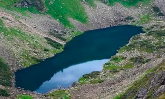 Ho nuoc o Kazakhstan: Dang so, nguy hiem va bi an nhat the gioi