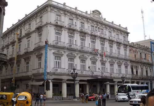 Khu Centro Havana, nơi tập trung nhiều ngôi nhà cổ, có mật độ dân số cao nhất thành phố.