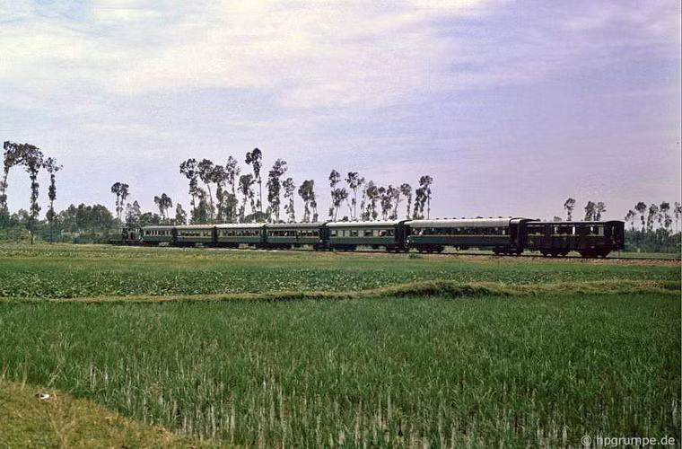 Đường sắt Hà Nội - Hải Phòng. Ảnh: Hans-Peter Grumpe.