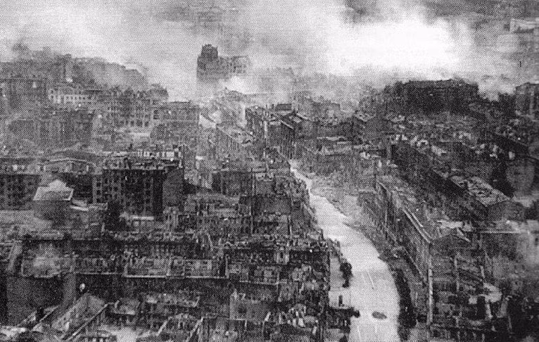 Thành phố Kiev bị tàn phá và rơi vào tay quân Đức, tháng 9/1941.