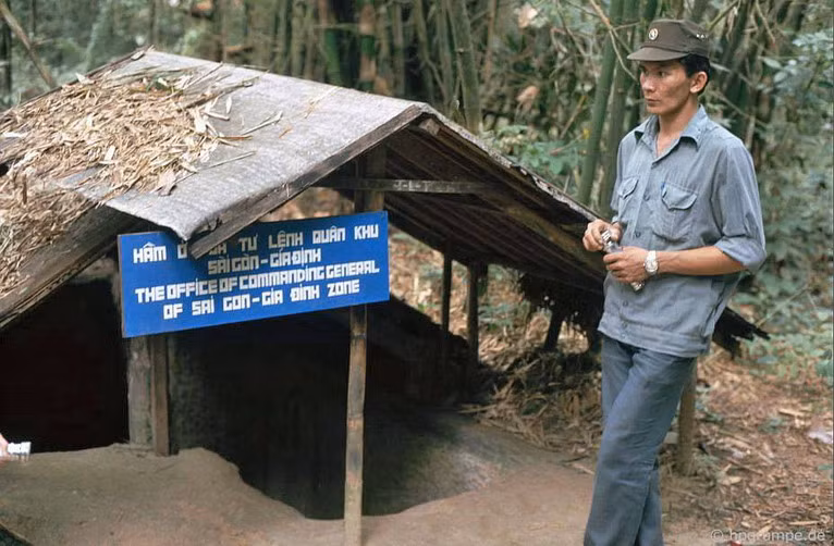 Một căn hầm trú ẩn ở địa đạo Củ Chi.