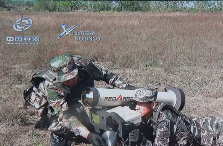 NORINCO cũng sao chép công nghệ “bắn và quên” cho HJ-12 tương tự Javelin. “Tính năng tiên tiến nhất trên HJ-12 là hệ thống dẫn đường tự động cho khả năng "bắn và quên" (nghĩa là xạ thủ sau khi ấn cò thì có thể di chuyển tới vị trí khác mà không cần quan tâm tới tên lửa - khi đó nó sẽ tự động bay tới mục tiêu đã khóa trước khi bắn)”, Janes’ cho biết.