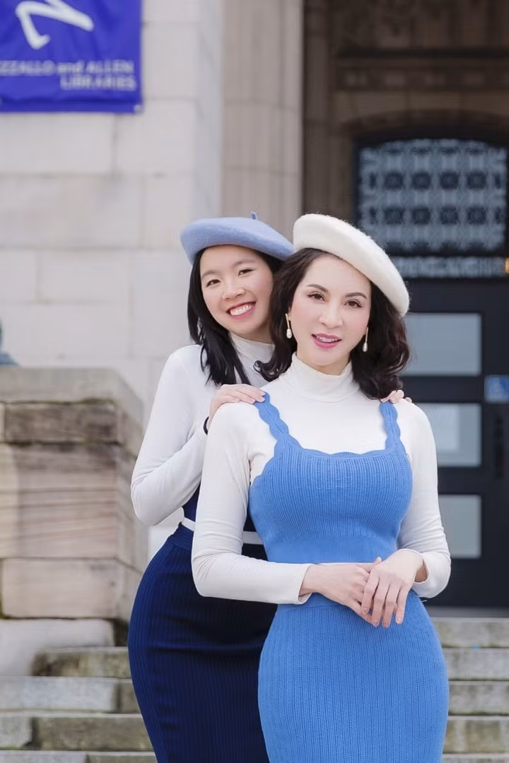 Vì Alex du học từ sớm nên khi có thời gian rảnh, Thanh Mai lại qua Mỹ để thăm con gái. Mỗi dịp hội ngộ, hai mẹ con nữ MC lại cùng hàn huyên, đi thăm thú những địa điểm đẹp, thưởng thức những món ăn ngon trên đất Mỹ.