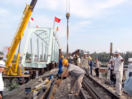 Hồi trung tuần tháng 3/2014, người dân Việt Nam rúng động trước thông tin báo chí quốc tế và Việt Nam đưa rầm rộ: Công ty JTC (Nhật Bản) đã phải chi bất hợp pháp 100 triệu yen cho các cán bộ và một số đối tượng khác ở nước thứ ba (gồm Indonesia, Uzebekistan và Việt Nam) từ năm 2008 – 2012 để được tham gia thực hiện các dự án ODA. Trong đó, JTC đã hối lộ 80 triệu yen (khoảng 16,4 tỷ đồng) cho một quan chức tại cơ quan có trách nhiệm quản lý dự án tại Đường sắt Việt Nam. Đổi lại, JTC trúng thầu một dự án ODA trị giá 4,2 tỷ yen.