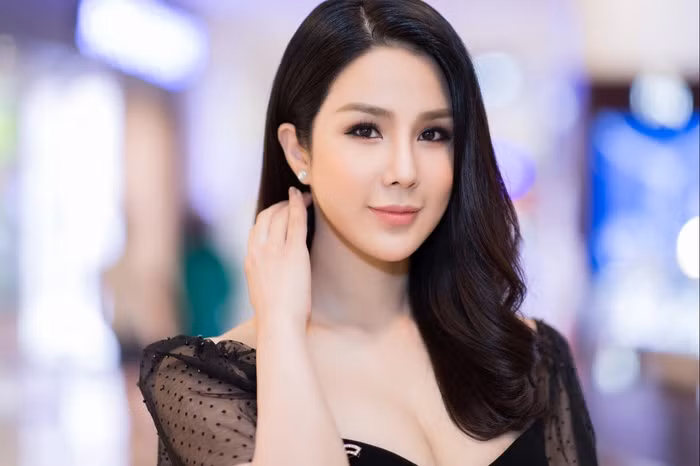 Diệp Lâm Anh gọi một nam shipper là 'đầu gấu' Diep Lam Anh goi mot nam shipper la 'dau gau'