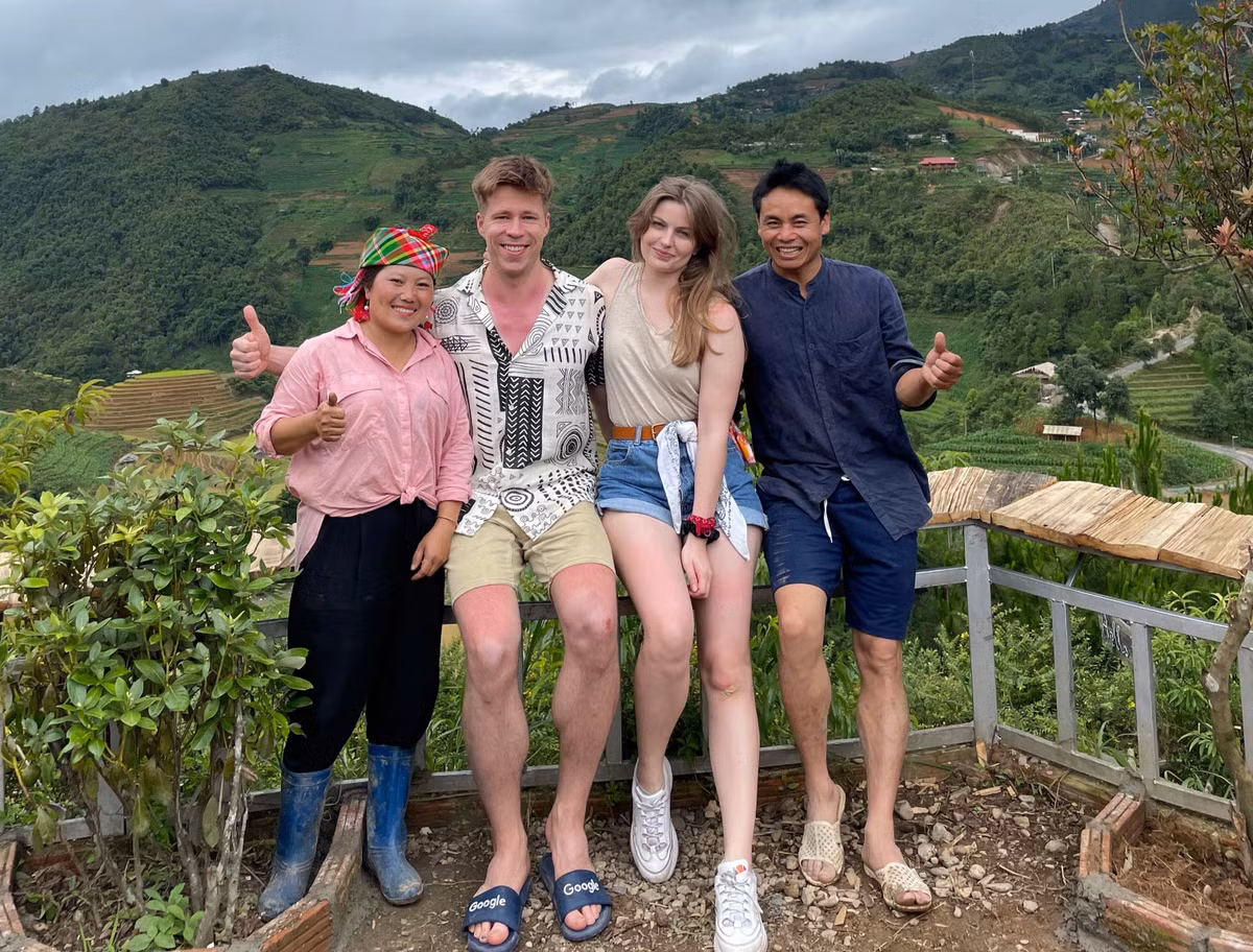 Cap doi Ba Lan phuot Tay Bac: 'Chung toi nga xe, nguoi dan xum vao do'