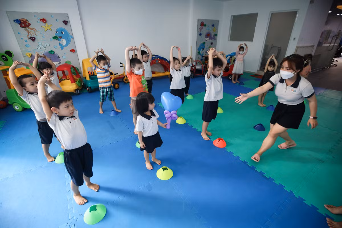 Bà Lương Thị Hồng Điệp, trưởng Phòng Giáo dục Mầm non, Sở GD&amp;ĐT TP.HCM, cho biết tuần đầu khi trẻ đi học lại, tạm thời các trường chưa tổ chức ăn sáng mà dành thời gian dạy trẻ những kỹ năng thích ứng với việc đi học lại trong thời kỳ bình thường mới.