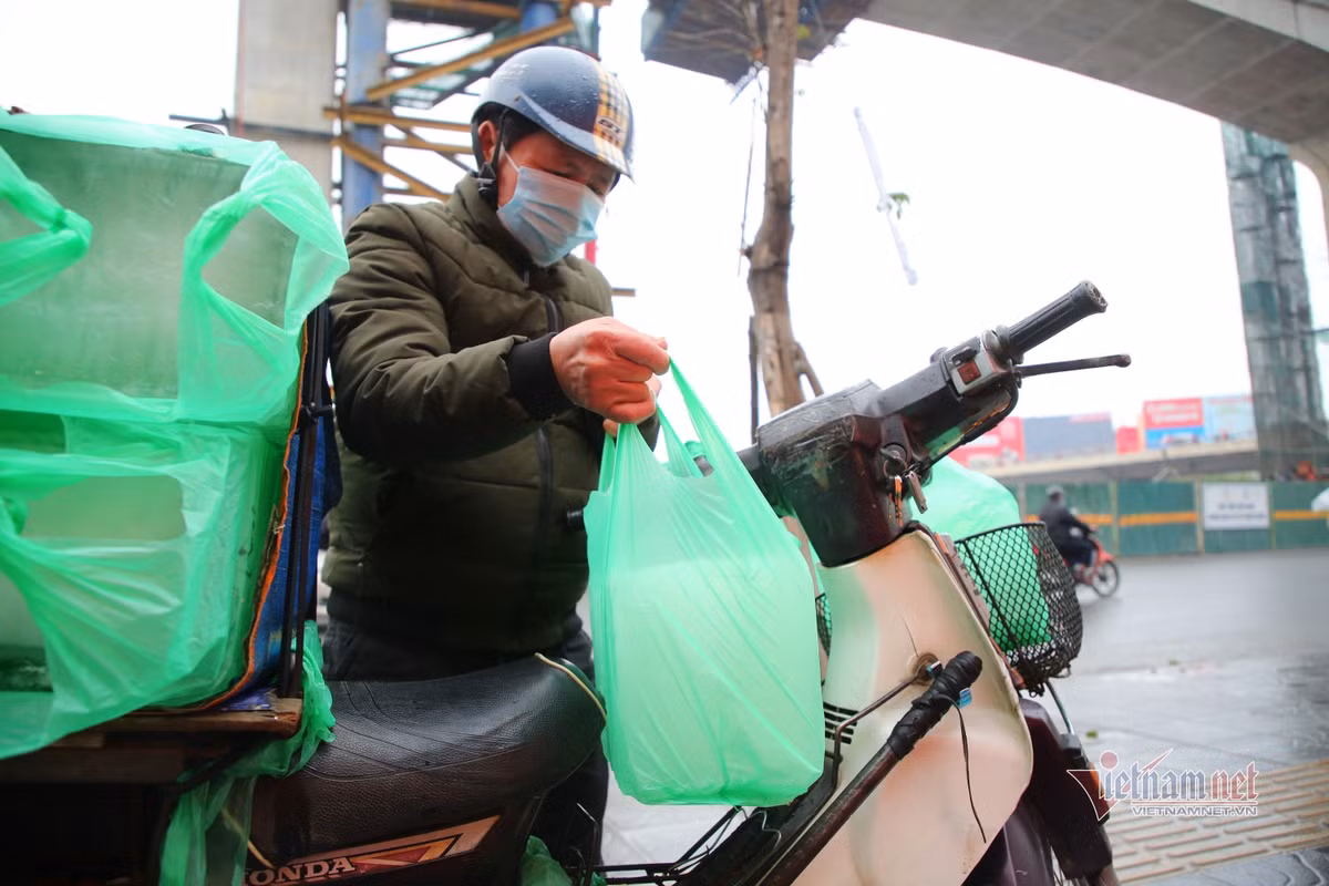 Nhung phan doi dam minh muu sinh trong buot gia o Ha Noi-Hinh-5