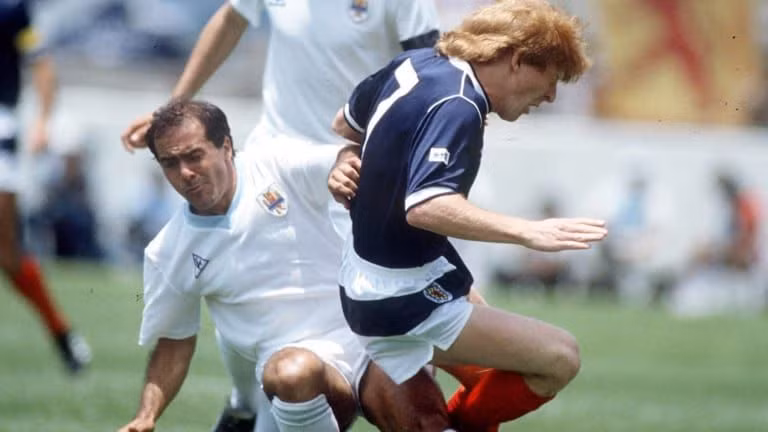 Tại World Cup 1986, cầu thủ Jose Batista của Uruguay đã bị đuổi khỏi sân chỉ sau 56 giây trong trận gặp Scotland. Sẽ không có bất cứ cầu thủ nào muốn phá vỡ kỷ lục này.