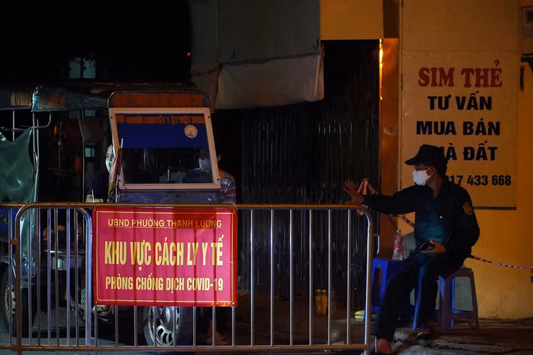 Xuyen dem phong toa con ngo tai Ha Noi co 20 truong hop F0-Hinh-4