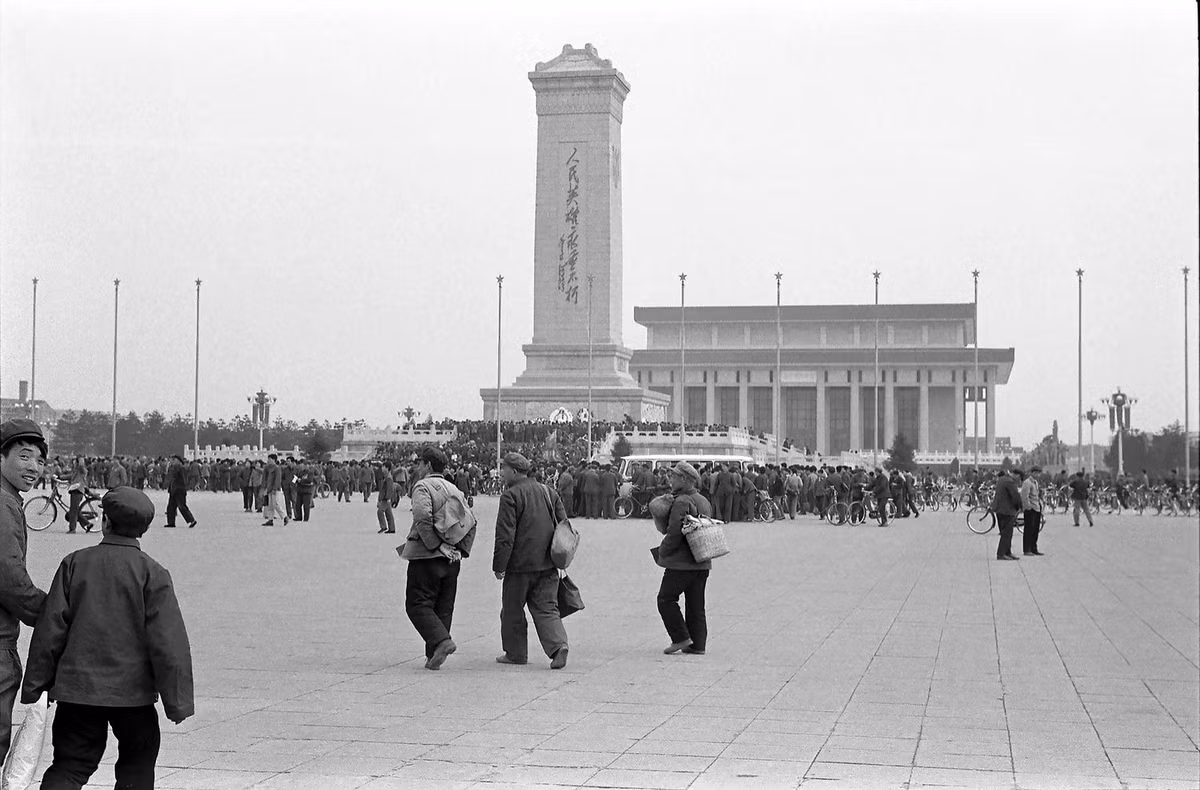 Lễ Thanh Minh được tổ chức ở khu vực đài tưởng niệm Nhân dân anh hùng, quảng trường Thiên An Môn.