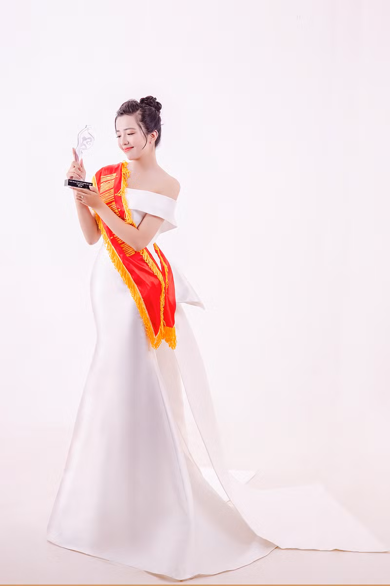 Nu sinh 2K5 la Dai su Du lich than thien voi cong dong-Hinh-2