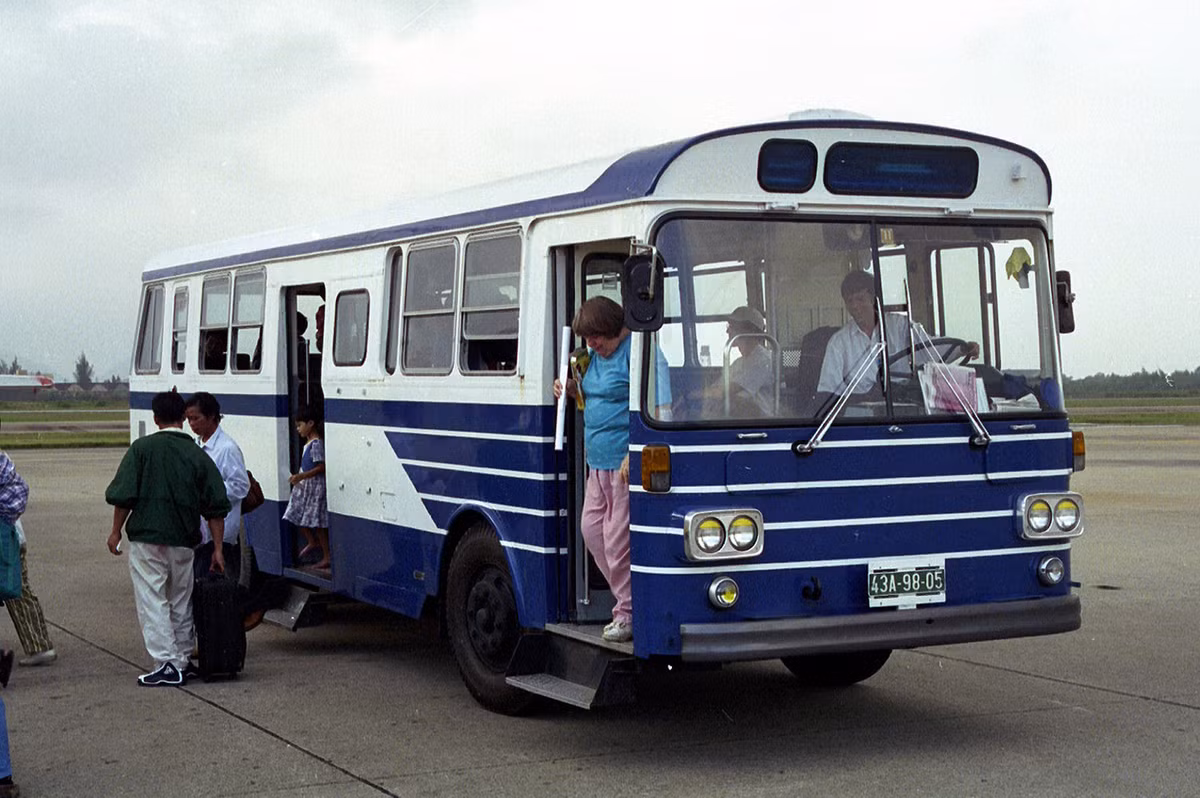 Xe Hino RE101 (Nhật Bản) biển số 43A-98-05 phục vụ tai sân bay Đà Nẵng.