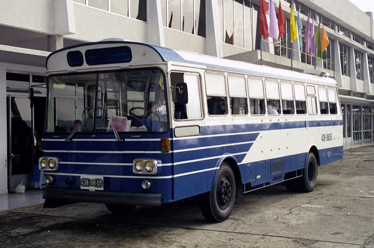 Hình ảnh khác về chiếc Hino 43A-98-05 ở sân bay Đà Nẵng.