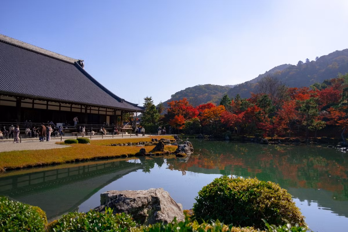 Chùa Tenryu-ji (Thiên Long Tự) được Ashikaga Takauji - là người sáng lập và là shogun đầu tiên của Mạc phủ Ashikaga - sáng lập vào năm 1339. Nằm trong nhóm Ngũ Đại Thiền Tự của Kyoto (Kyoto Gozan), ngôi chùa này sở hữu khu vườn được coi là đẹp nhất Kyoto. Ảnh: Japan Web Magazine.