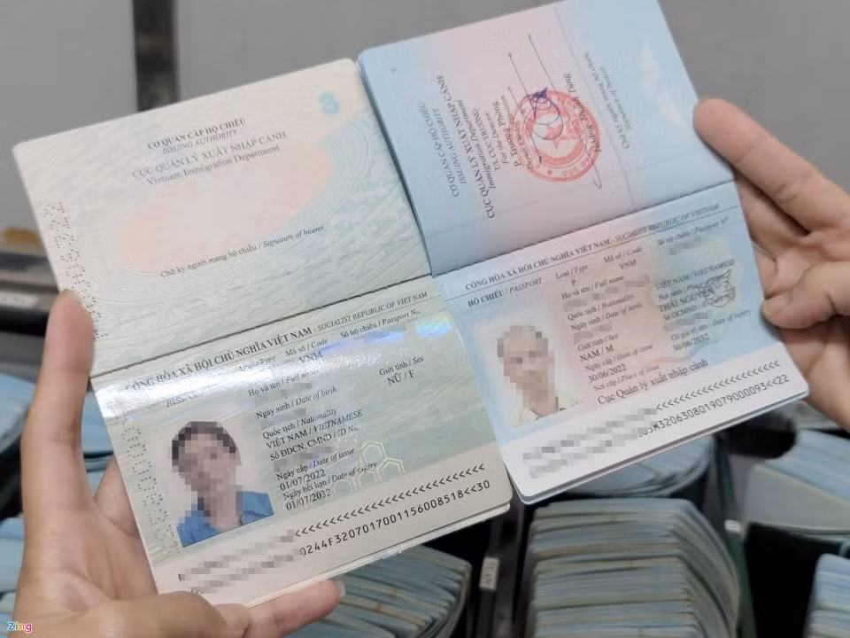 Bo Cong an van cap ho chieu trong khi cho sua thong tin noi sinh