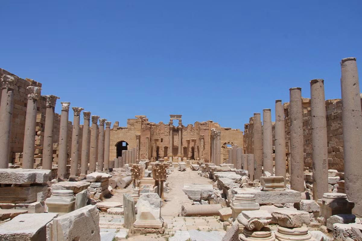 Leptis tiếp tục mở rộng ở giai đoạn này với nhiều thay đổi quan trọng, nổi bật là việc xây dựng lại các bến cảng và phát triển các khu chợ mới. Ảnh: Wikipedia.
