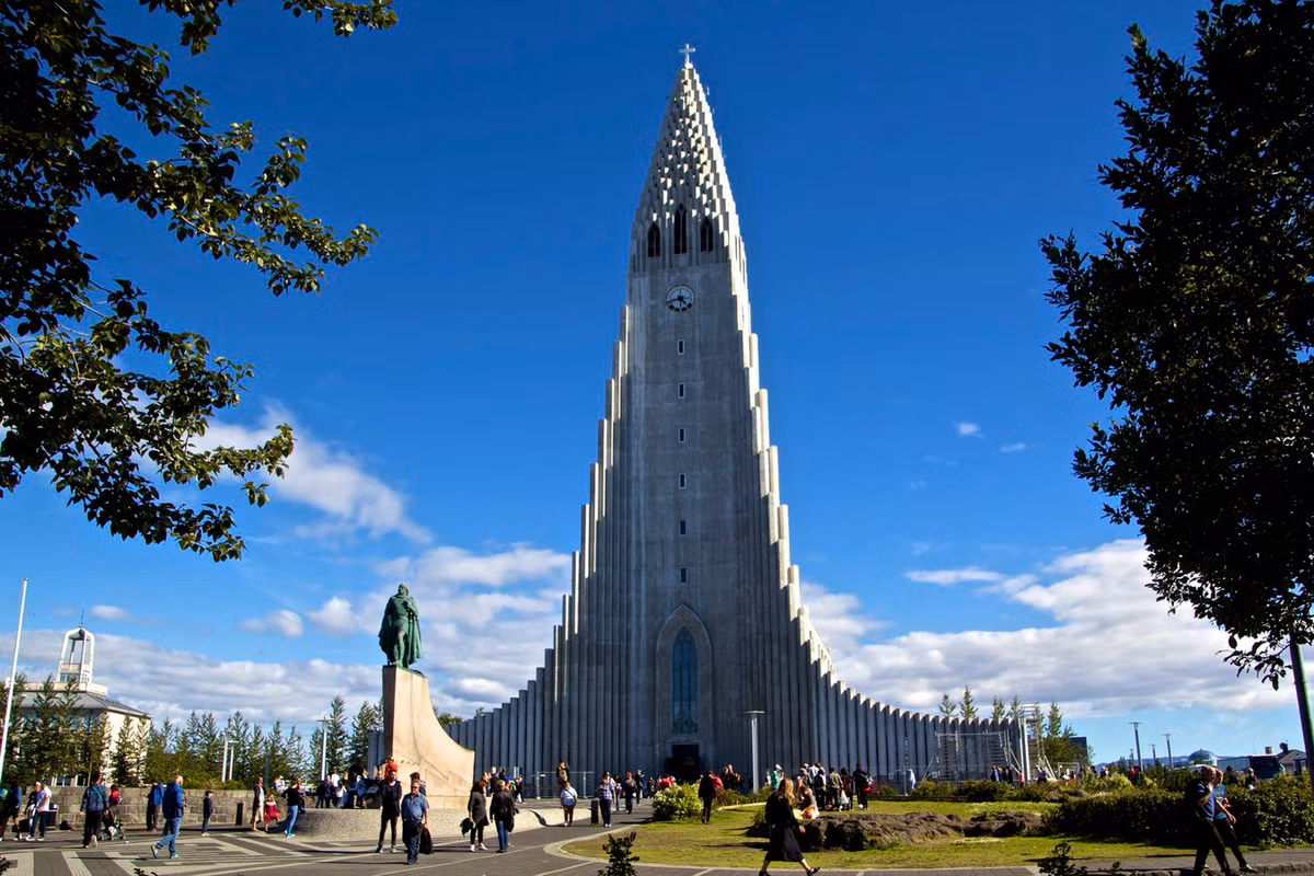 Nằm ở thủ đô Reykjavik của đảo quốc Iceland, nhà thờ Hallgrimskirkja là một trong những công trình tôn giáo có kiến trúc độc đáo nhất thế giới. Ảnh: Peter's Big Adventure.