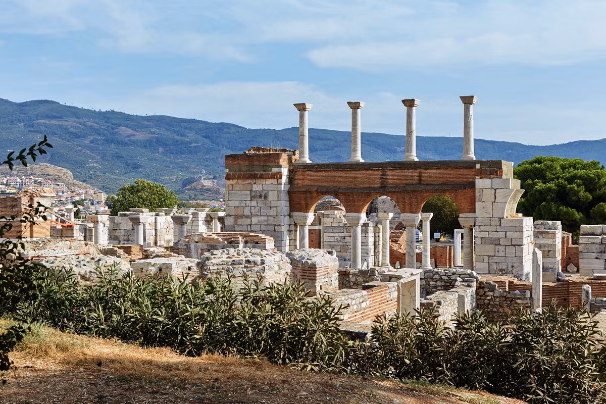 Ngày nay, Ephesus vẫn bảo tồn được quần thể kiến trúc đồ sộ với các công trình tiêu biểu như Vương cung thánh đường Thánh John... Ảnh: Sailingstone Travel.