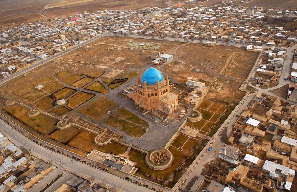 Vào năm 2005, công trình đã được UNESCO công nhận là Di sản văn hóa thế giới. Ảnh: Historical Iranian sites and people.