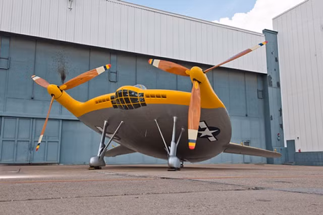 Máy bay càng cua Vought V-173 được ra đời năm 1942 trong nỗ lực phát triển dòng máy bay cất hạ cánh theo chiều thẳng đứng. Mẫu máy bay hứa hẹn mang đến nhiều ý tưởng về chinh phục bầu trời cũng như không gian vũ trụ.