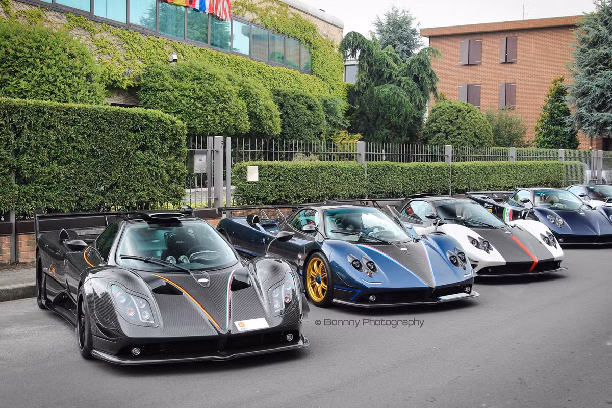 Sự kiện Sự kiện Vanishing Point được tổ chức hàng năm tại Ý dành cho các khách hàng thân quen của Pagani trên khắp thế giới.