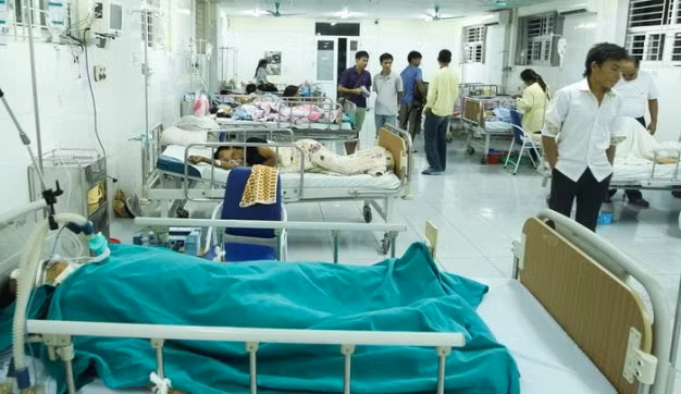 Tại Khoa hồi sức tích cực có 8 người nhập viện, tuy nhiên một nạn nhân đã tử vong.