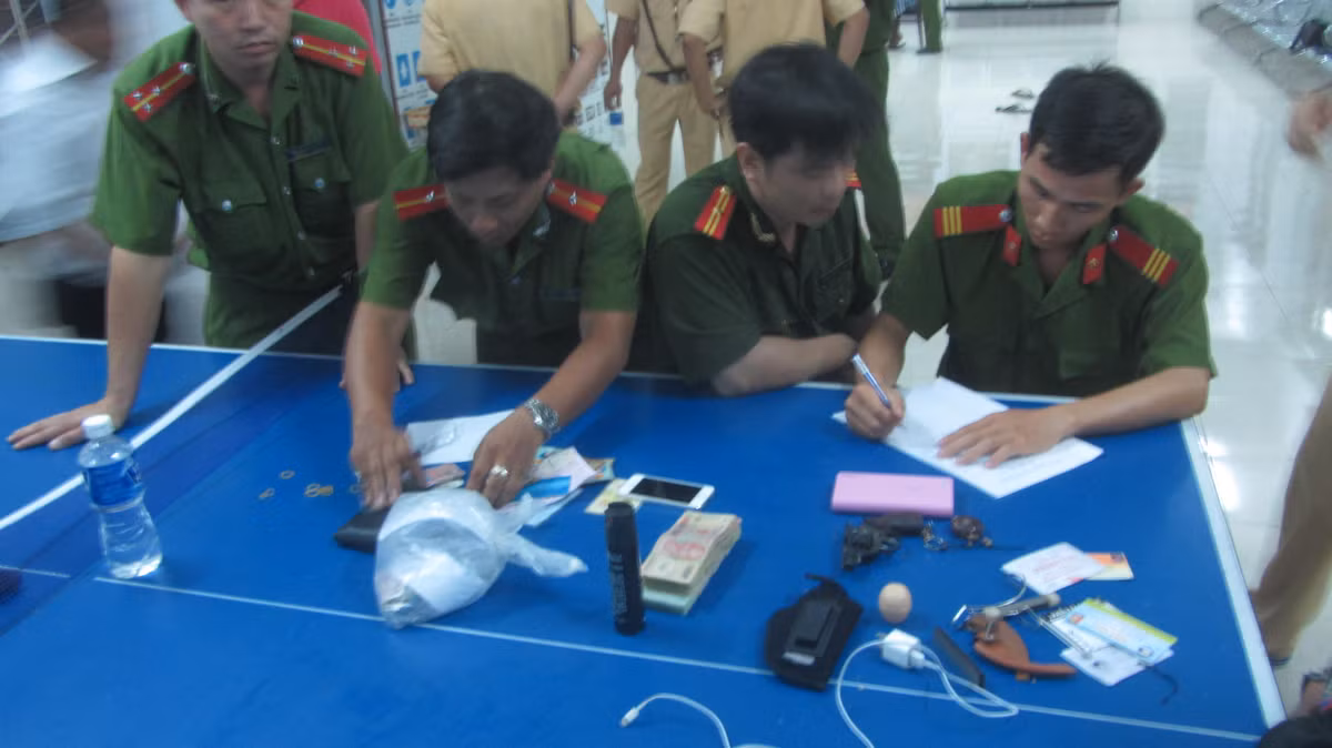 Xác minh ban đầu được biết nhóm thanh niên này đều ngụ tại Bình Dương và đều là các đối tượng giang hồ cộm cán tại Thủ Dầu Một.