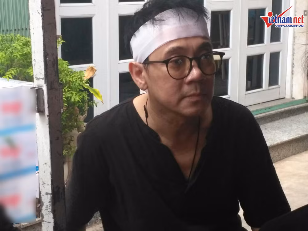 Nghệ sĩ Thành Lộc cho biết mẹ luôn là người chăm sóc, lo lắng cho anh từng miếng ăn, giấc ngủ. Dù khi nam diễn viên đã ngoài tuổi tứ tuần nhưng bà vẫn luôn quan tâm đến con trai.