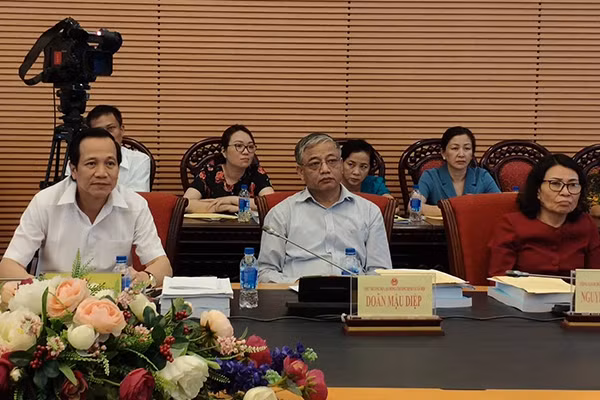 Lam them 400 gio/nam, luong tinh theo cach nay nguoi lao dong bot buon