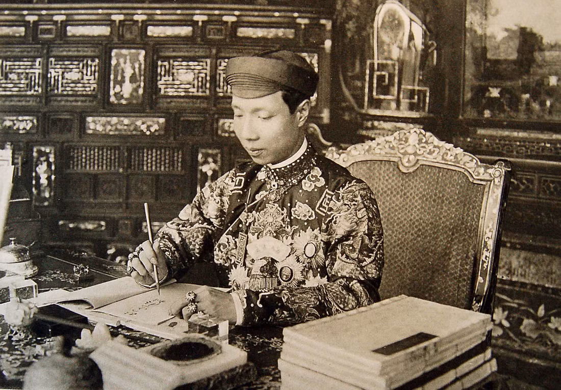 “Nếu nói rằng cách mặc xưa không hợp với đời nay, phải cải cách cho hợp thời, thời đó không phải việc không nên làm. Xem như Tàu với Nhật công phục đều theo lối Âu Châu thời sao? Nhưng phải đặt làm thể thức nhất định, trên dưới một loạt, thay đổi theo mới, lấy lệ công bố ra ai nấy đều phải theo, như vậy thời sao lại không nên?”.