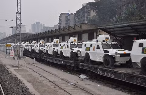 Xe bọc thép đa dụng VN-4.