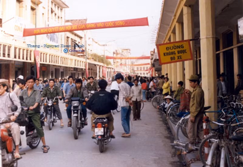 Giao thông trên phố Tràng Tiền.