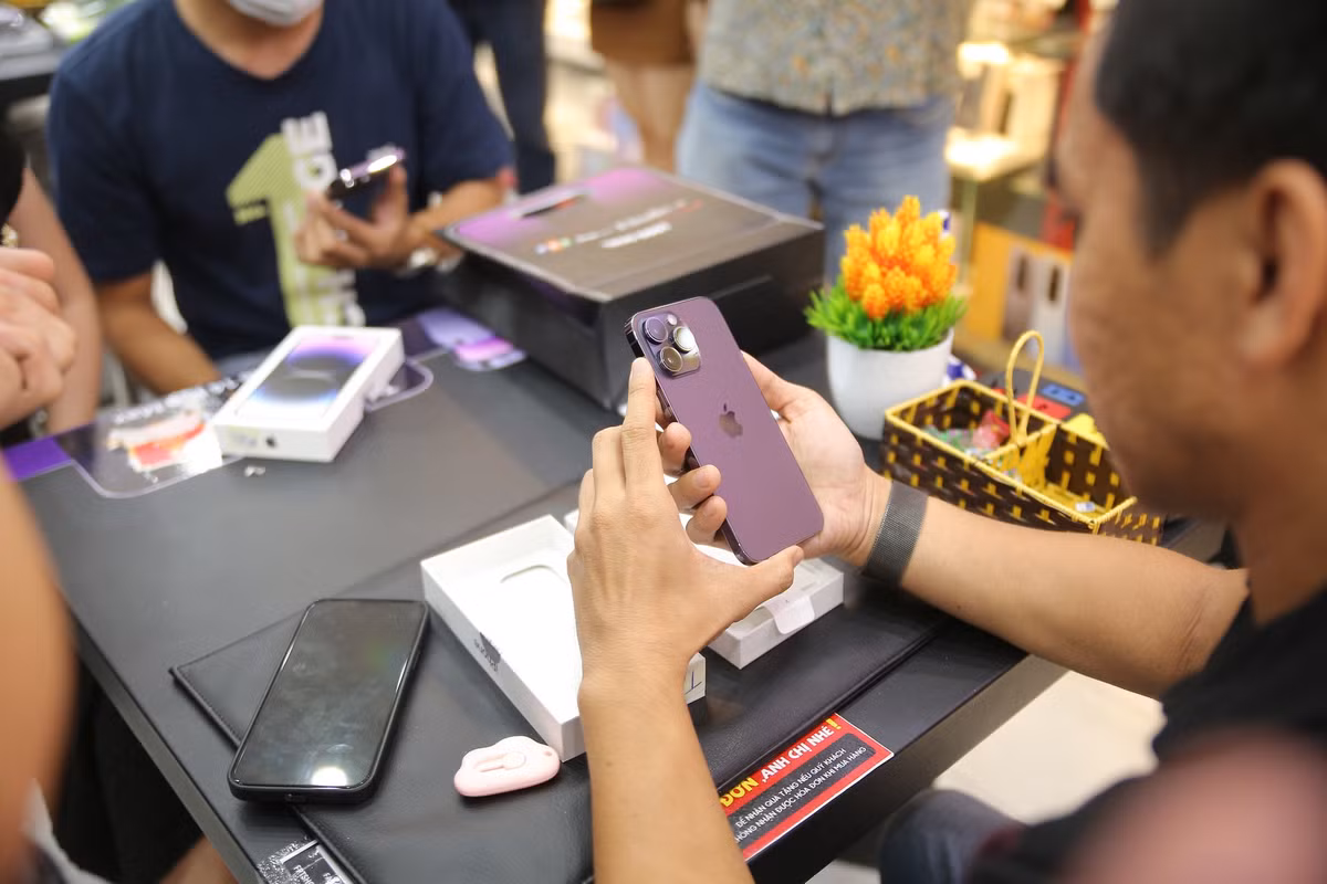 iPhone 14 “e hang” ngay dau mo ban tai Viet Nam, ly do la gi?