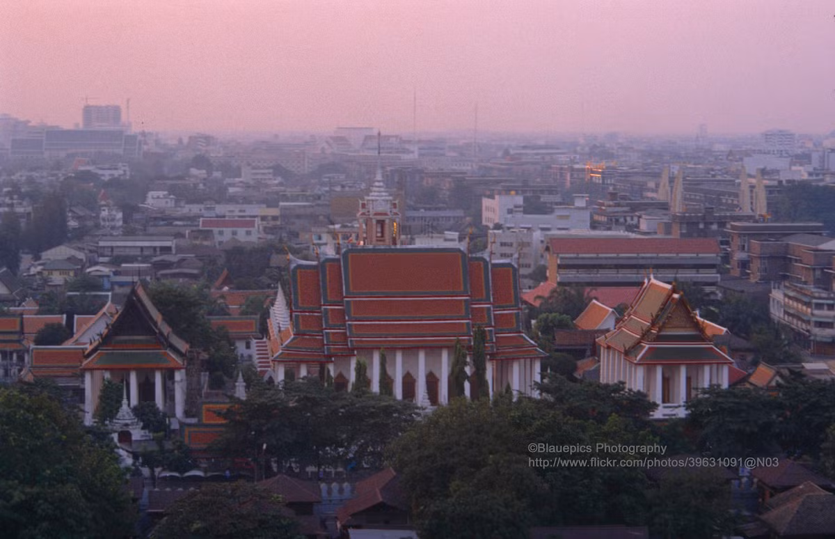 Chùa Saket và một góc Bangkok nhìn từ trên cao.