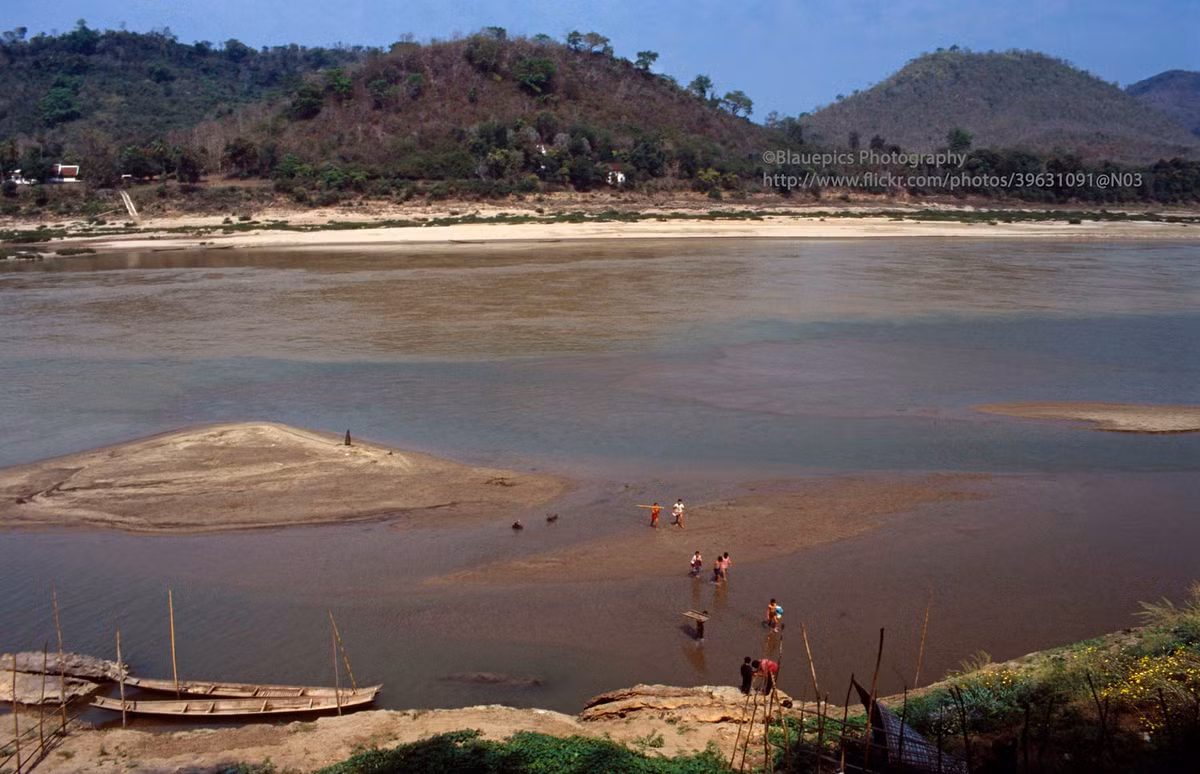 Sông Mekong ở Luang Prabang năm 1996. Cố đô Luang Prabang của Lào đã được công nhận là Di sản thế giới vào năm 1995. Ảnh: Gunter Hartnagel/Flickr.