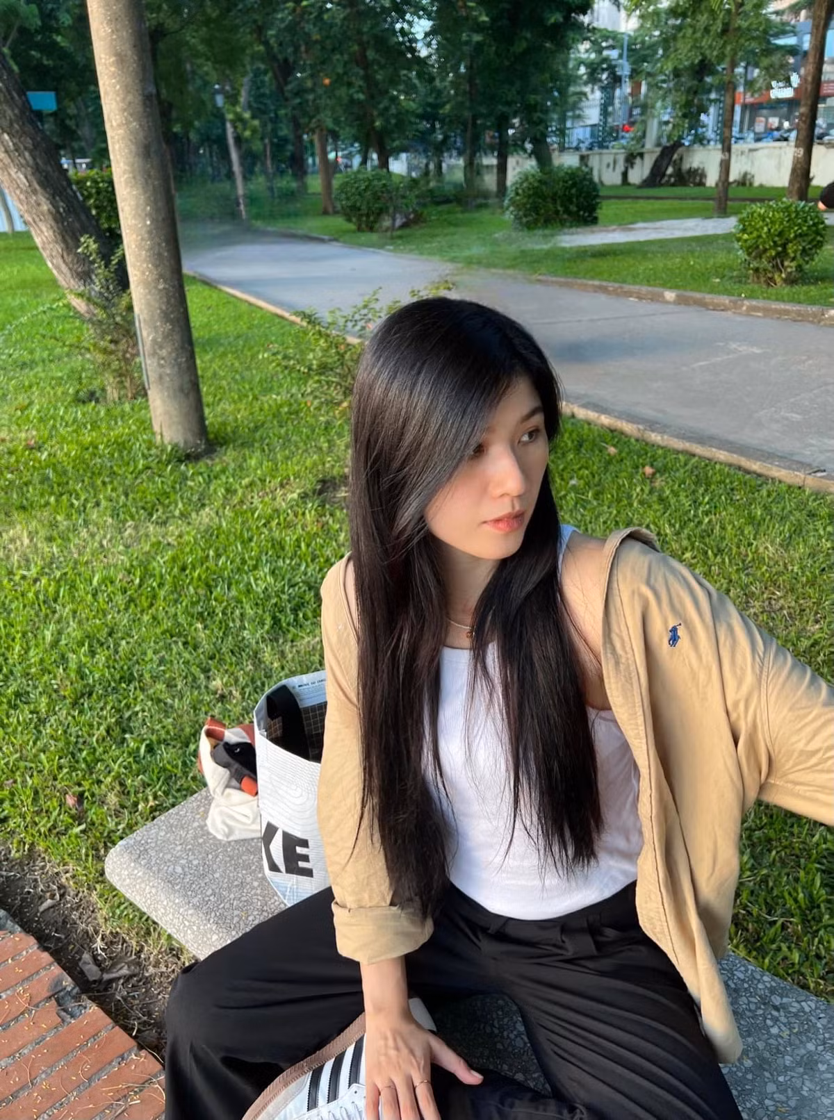 Có lẽ do đang tập trung cho sự nghiệp thi đấu chuyên nghiệp, Cẩm Lành vẫn để chế độ độc thân trên mạng xã hội.