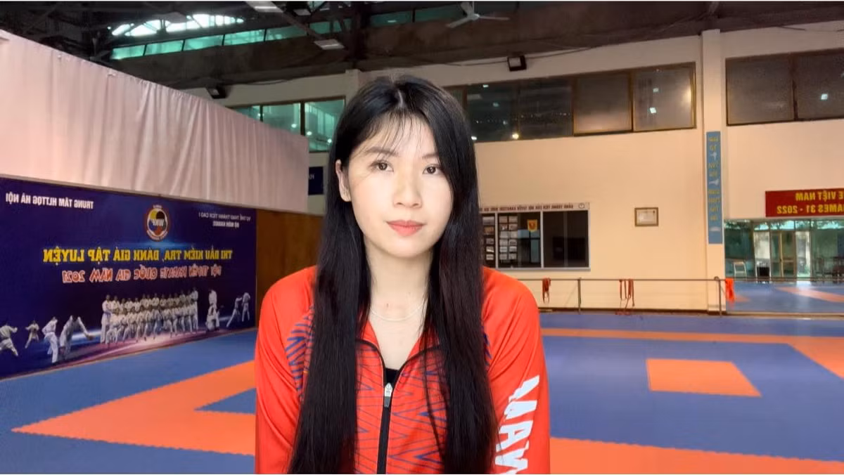Không phụ công theo đuổi, Cẩm Lành đạt được những thành tích nhất định trong sự nghiệp. Tại SEA Games 29 và giải karate trẻ thế giới, cô nàng giành HCB.