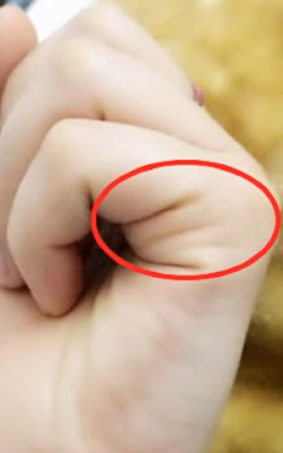 Sau khoảng 40 tuổi, họ gặp nhiều may mắn hơn, tài chính bắt đầu vượng, gia đình có cuộc sống ấm no, hạnh phúc. Những người này được cho là có duyên với công việc kinh doanh, buôn bán. 