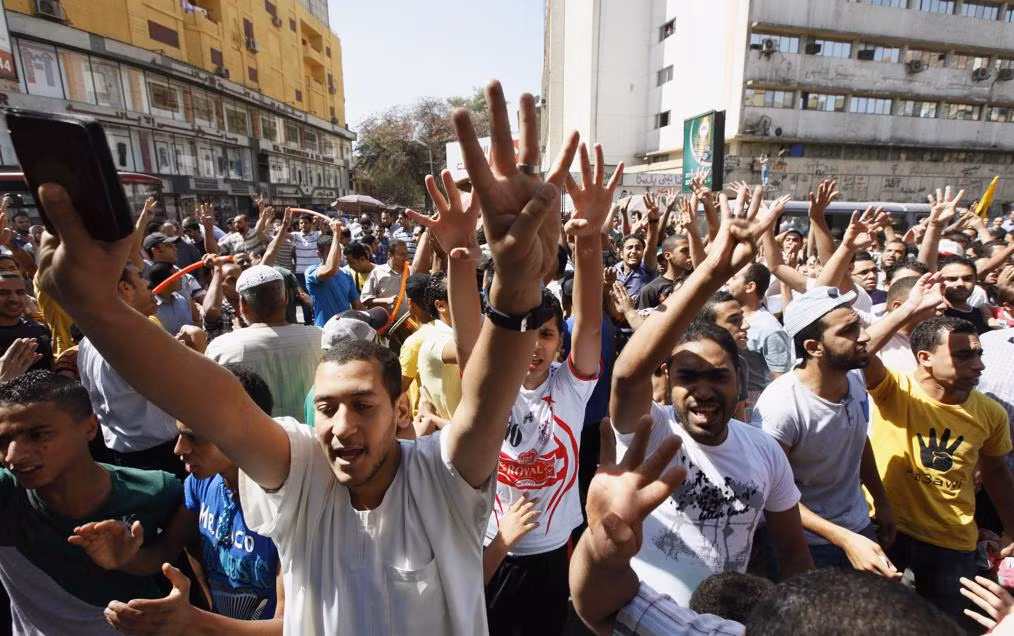 Biển người biểu tình ủng hộ ông Mursi trên phố Shubra, Cairo hôm 4/10.