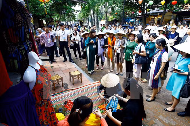 Phu nhân Chủ tịch nước Trần Đại Quang dự Chương trình Tổng duyệt các hoạt động của Tuần lễ Cấp cao APEC 2017. (Ảnh: TTXVN)