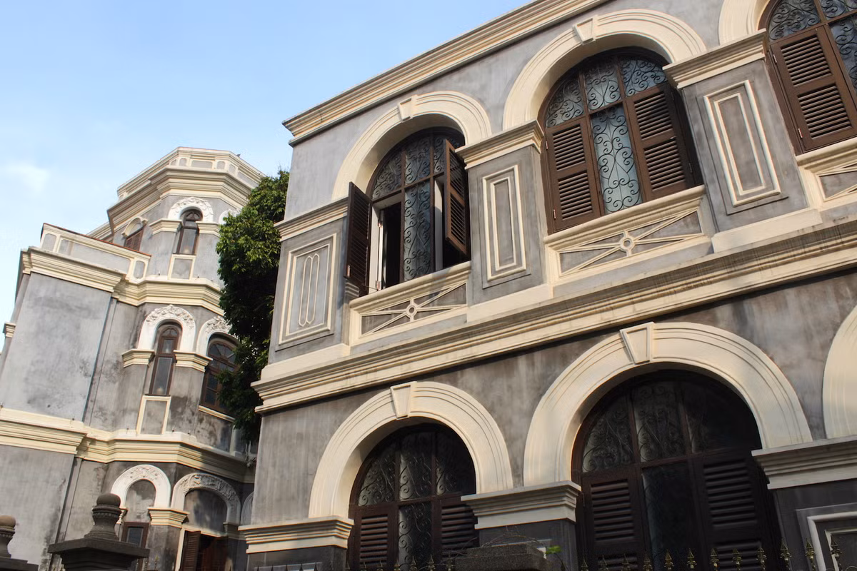 Trong giai đoạn này, hàng loạt công trình mang phong cách kiến trúc theo thời kỳ Victoria đã được xây dựng, gồm các cơ quan lãnh sự, nhà thờ, bệnh viện, trường học, trạm cảnh sát. Ảnh: Dream Of A City.