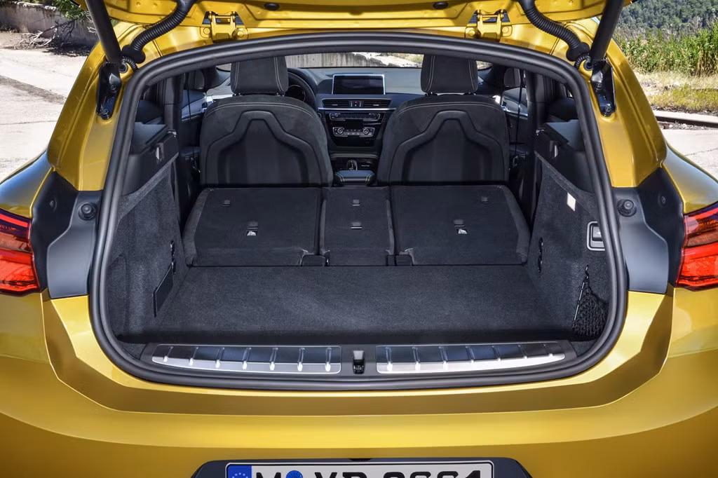 Khoang hành lý của chiếc crossover hạng sang này có dung tích lên đến 470 lít.