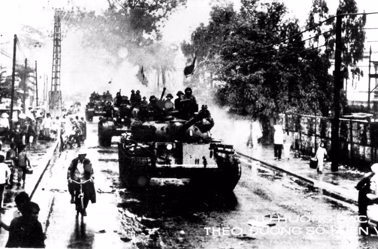 Từ hướng Bắc theo đường số 1 tiến vào giải phóng Đà Nẵng, ngày 29/3/1975.