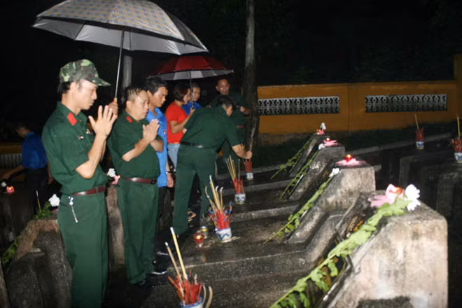 Các cựu chiến binh Sư đoàn 356 đã lặn lội từ Yên Bái đến thăm đồng đội.