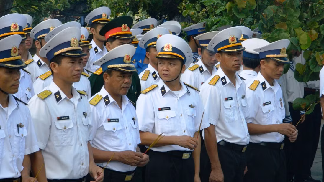 Dang huong tuong niem liet si tai Truong Sa-Hinh-2