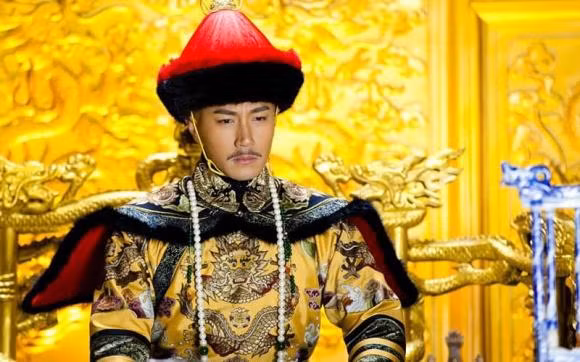 Ung Chinh lam dieu cuc soc khi bi cung nu 'quay ray' giac ngu-Hinh-3