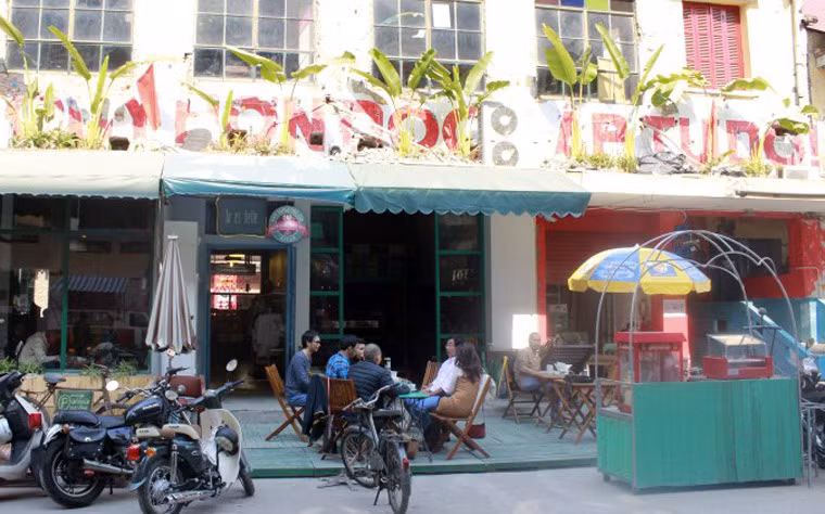 Theo anh Thanh, chị Trang, đến thời điểm hiện tại họ vẫn chưa nhận được bất cứ văn bản nào từ phía Công ty Thành Đạt về việc dừng kinh doanh.
